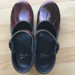 Dansko Marcelle Clog, size 38, marbled red